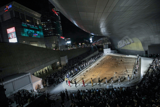 A bird's-eye view of the "K Culture Fashion Show" on Friday night [SEOUL DESIGN FOUNDATION]