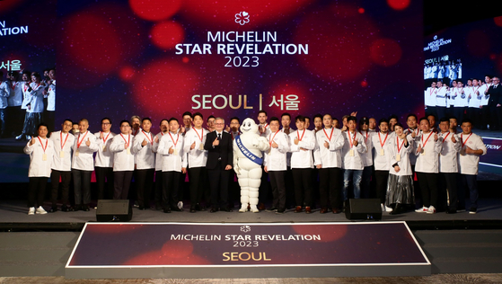 All the chefs awarded at the Michelin Guide Seoul's Star Revelation ceremony on Thursday at Vista Walkerhill Seoul in eastern Seoul [MICHELIN GUIDE SEOUL]
