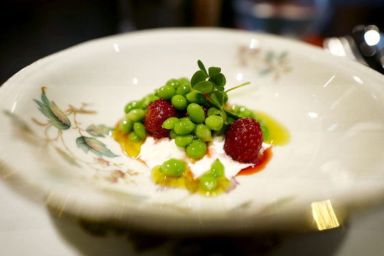 Fresh produce served at Gigas [MICHELIN GUIDE SEOUL][MICHELIN GUIDE SEOUL]