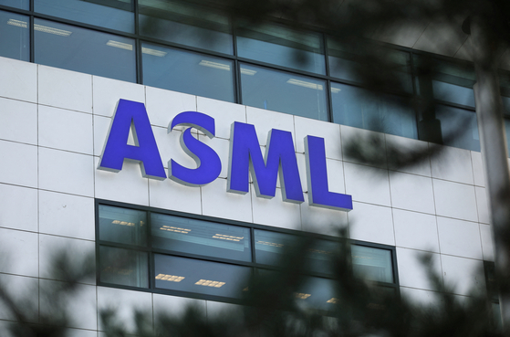 FILE PHOTO: ASML Holding logo is seen at company's headquarters in Eindhoven, Netherlands, Januari 23, 2019. REUTERS/Eva Plevier/File Photo