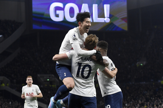 Harry Kane of Tottenham Hotspur celebrates with teammate Son Heung-min after scoring the third goal in a Premier League game against Everton at Tottenham Hotspur Stadium in London on March 7.  [EPA/YONHAP]