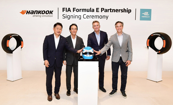 From left, Lee Soo-il, president of Hankook Tire and Technology, Cho Hyun-bum, chairman of Hankook and Company Group, Alejandro Agag, chairman of Formula E, and Jamie Reigle, CEO of Formula E, celebrate the partnership at the tire company's headquarters in Pangyo, Gyeonggi. [HANKOOK TIRE AND TECHNOLOGY]