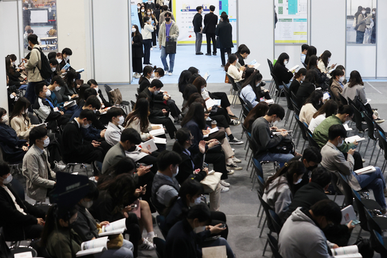 Job seekers attend a job fair in Seoul on October 11. [YONHAP]