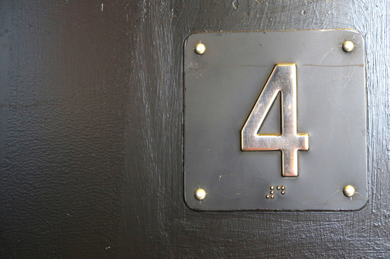 A metallic sign for the fourth floor. In Korea, many buildings don't have such signs. [SHUTTERSTOCK]