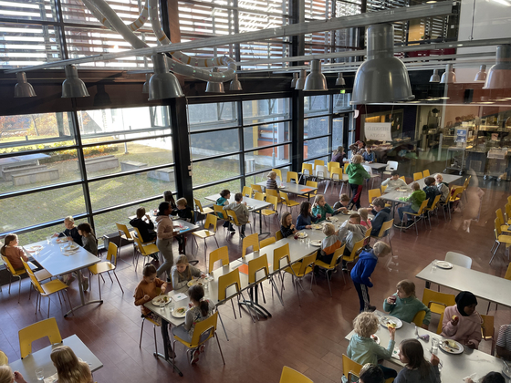 Students during lunch at the Viikki Teacher Training School in Helsinki, Finland, on Wednesday. [ESTHER CHUNG]