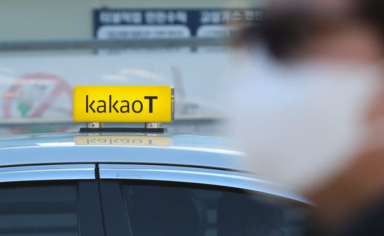Kakao T was out of service over the weekend after a data center in the SK C&C building in Pangyo, Gyeonggi, caught fire on Saturday. [NEWS1]
