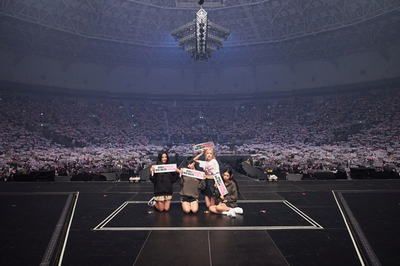 Blackpink kicked off its ″Born Pink″ world tour over the weekend, making its first stop at the KSPO Dome in Songpa District, southern Seoul. [YG ENTERTAINMENT]