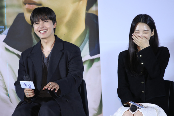Actors Yeo Jin-goo, left, and Jo Yi-hyun participate at a local press event for their upcoming film "Ditto" at CGV Yongsan I'Park Mall in Yongsan District, central Seoul, on Monday. [NEWS1]