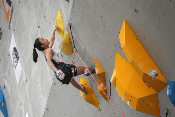 Seo Chae-hyun competes in the final round of the women's boulder and lead event during the last day of the 2022 IFSC Climbing Asian Championship on Sunday at Jamwon Hangang river park in Seocho, southern Seoul. [NEWS1]
