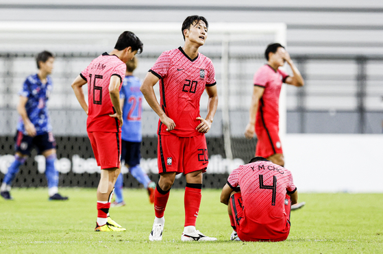 Korean players react after the final whistle blows at the end of a 3-0 loss to Japan in the final game of the 2022 EAFF E-1 Football Championship at Toyota Stadium in Toyota, Japan on July 27. [REUTERS/YONHAP]