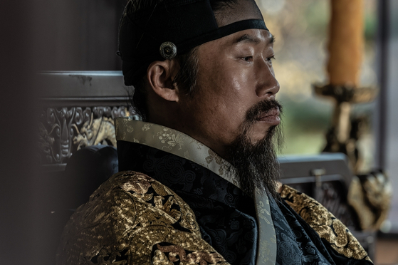 Actor Yoo Hae-jin as King Injo in the film ″The Owl″ [NEW]