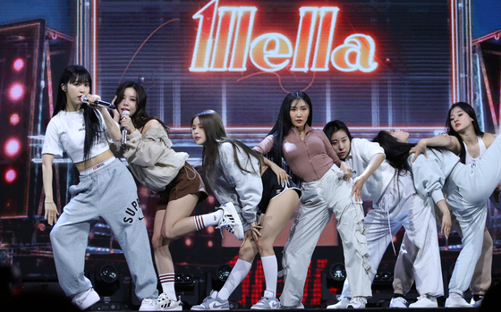Girl group Mamamoo performs during its showcase for a new EP ″Mic On″ at Yes24 Live Hall in Gwangjin District, eastern Seoul, on Oct. 11. [NEWS1] 