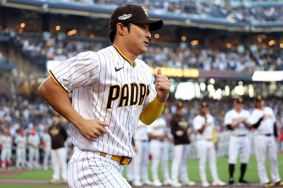 Kim Ha-seong of the San Diego Padres runs onto the field during player introductions prior to game one of the National League Championship Series against the Philadelphia Phillies at Petco Park in San Diego on Tuesday. The Padres went on to lose the opening game 2-0, picking up just one hit across all nine innings.  [AFP/YONHAP]
