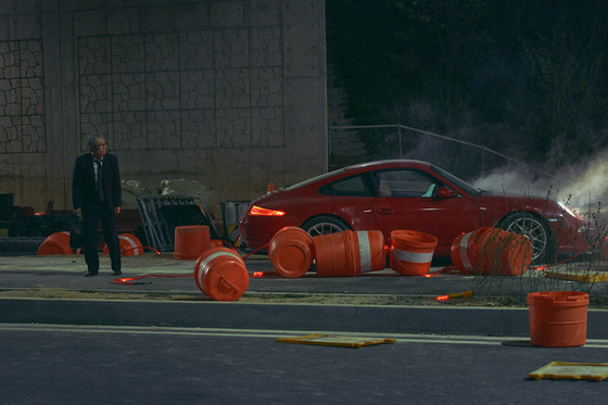 Lee Sung-min, left, and his red Porsche in the upcoming film ″Remember″ [ACE MOVIE MAKERS]              