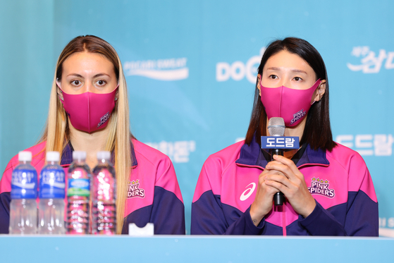 Kim Yeon-koung of the Incheon Heungkuk Life Pink Spiders, right, sits next to teammate Jelena Mladjenović during the V League media day at Riviera Hotel in Gangnam, southern Seoul on Wednesday ahead of the start of the 2022-23 season on Saturday. [YONHAP]