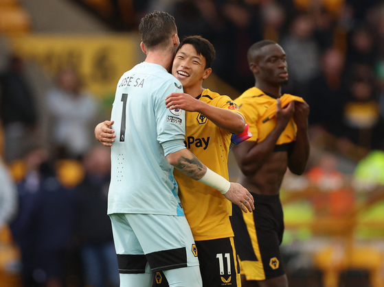 Wolverhampton Wanderers' Jose Sa and Hwang Hee-chan celebrate after winning a match against Nottingham Forest at Molineux Stadium in Wolverhampton on Oct. 15.  [REUTERS/YONHAP]