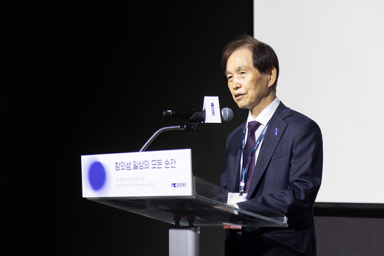 KAIST President Lee Kwang-hyung gives welcoming remarks at the “Next Creativity Conference 2022” held in celebration with the foundation’s 10th anniversary at the foundation’s headquarters in Daehangno, central Seoul, on Thursday. [NC CULTURAL FOUNDATION]