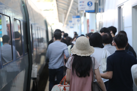 People walk to take the KTX train at a platform in Daejeon station on Sept. 8. [YONHAP] 