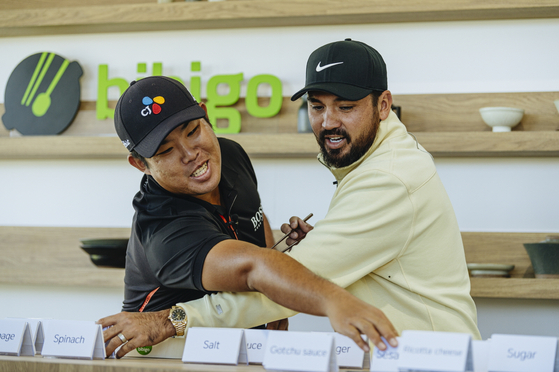 Golfers in Korea fork out to flaunt their fashion on the green