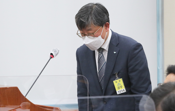 Kang Dong-seok, CEO of SPL, answers questions about the recent death of a 23-year-old worker at a factory during a parliamentary hearing on Monday. [NEWS1] 