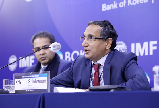 Krishna Srinivasan, director of the IMF’s Asia and Pacific Department, speaks at a press conference held in central Seoul on Tuesday to discuss global economy and Korea. [BANK OF KOREA]