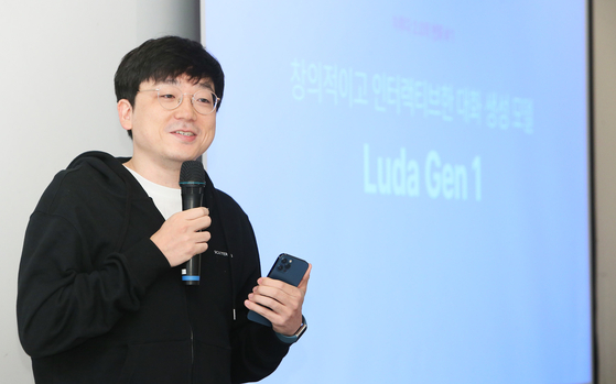 Kim Jong-youn, Scatter Lab CEO, speaks during a press event held Tuesday in Seongdong District, eastern Seoul, ahead of the release of Lee Luda 2.0 scheduled for Thursday. [SCATTER LAB]