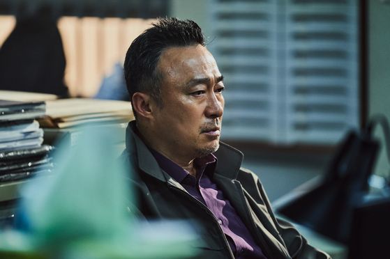 "Shadow Detective" revolves around a veteran detective portrayed by Lee Sung-min, who is forced to look back on his past cases when he becomes a prime suspect in the killing of a fellow detective. [DISNEY+]