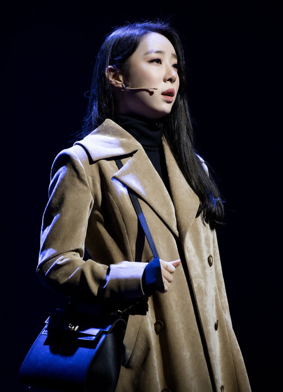 Singer and actor Yoo Yeon-jeong performs as Seo Dan in the ongoing musical ″Crash Landing On You″ at COEX Shinhan Card Artium in Songpa District, southern Seoul. [ATOZ ENTERTAINMENT, T2N MEDIA]
