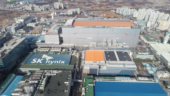 SK hynix manufacturing complex in Cheongju, North Chungcheong. The company announced a delay of expansion at the site in July. [NEWS1]