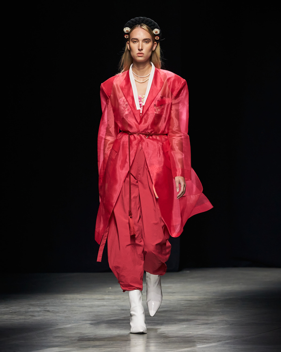 Leesle's Spring/Summer (S/S) 2023 collection from Milan Fashion Week [LEESLE]