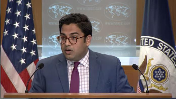 Vedant Patel, principal deputy spokesperson for the Department of State, is seen answering a question in a daily press briefing at the department in Washington on Oct. 26. [YONHAP]