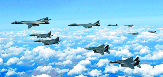 Korean and U.S. air force engaged in a drill in this file photo in 2017. [AIR FORCE KOREA]