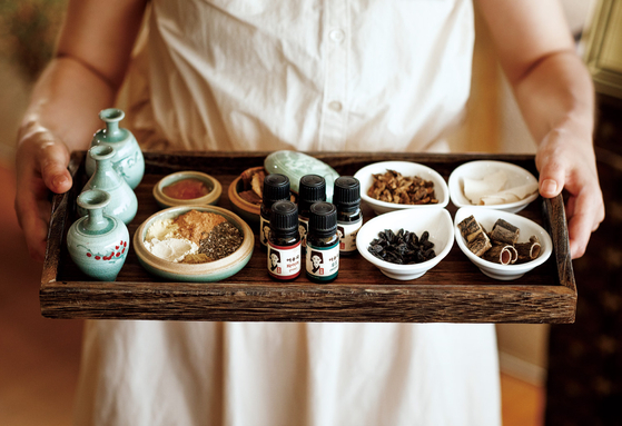Traditional Korean medicinal herbs and essential oils used for spa therapies at Yeo Yong Kuk. [YEO YONG KUK]