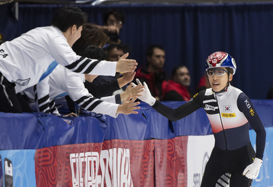 Park Ji-won celebrates Korea's victory in the men's 5,000-meter relay race at the ISU World Cup Short Track Speed Skating event in Montreal on Sunday. [AP/YONHAP]