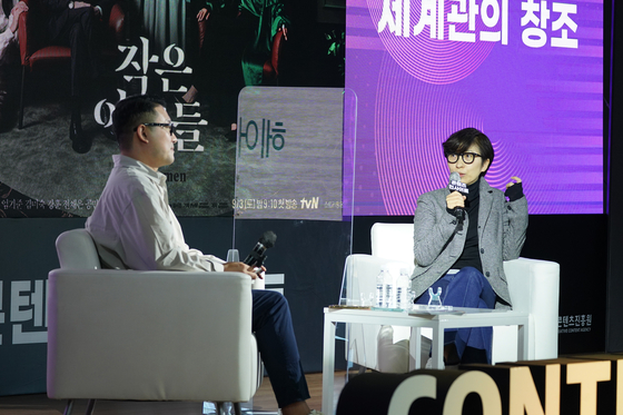  Screenwriter Jeong Seo-kyeong, right, talks about her two recent projects — the film “Decision to Leave” and tvN series “Little Women” — in a forum titled “Content Insight 2022” in Dongdaemun District, eastern Seoul, on Thursday. [KOCCA]               