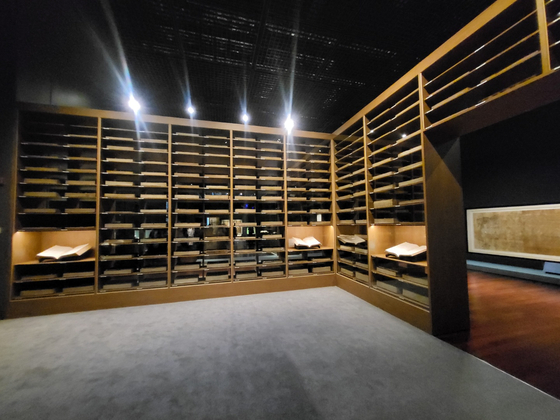 The National Museum of Korea in central Seoul kicks off a special exhibit ″Pinnacle of Propriety: The Uigwe, Records of the State Rites of the Joseon Dynasty″ on Nov. 1. It displays 297 volumes of Oegyujanggak Uigwe that returned back home from France in 2011 after being held for 145 years. [YIM SEUNG-HYE]