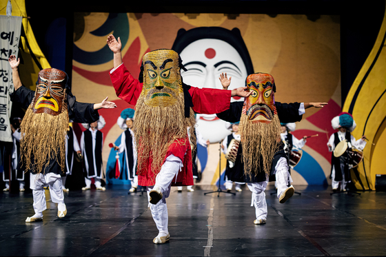 A masked dance from Yecheon in North Gyeongsang [CULTURAL HERITAGE ADMINISTRATION]