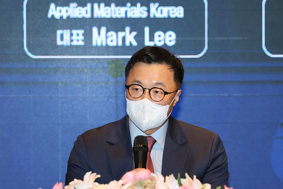 Mark Lee, former country president of Applied Materials Korea, has been appointed as the new head of sales and president of Apple Korea, the tech company said Tuesday. [YONHAP]
