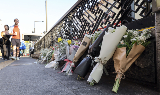 Flowers are placed at an exit of Itaewon Station on Sunday, near the site of the Oct. 29 Itaewon crowd crush. [JOONGANG ILBO]