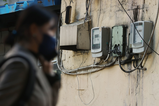Electricity meters installed on the wall of a building in Seoul on Wednesday. Consumer prices rose 5.7 percent, and utility prices contributed to the rise. [YONHAP]