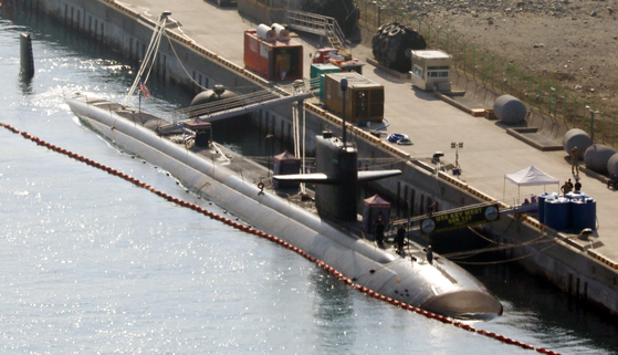 The U.S. Navy's nuclear-powered submarine USS Key West is seen at a dock at the South Korean Fleet Command in Busan on Wednesday. A public disclosure of the submarine's presence in Busan appears to be a warning to North Korea. [YONHAP]