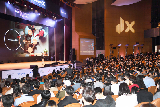 SparkLabs co-founder Jimmy Kim gives opening remarks at the company's 10th anniversary demo day, or start-up showcase, held Thursday at Coex, southern Seoul. [SPARKLABS]