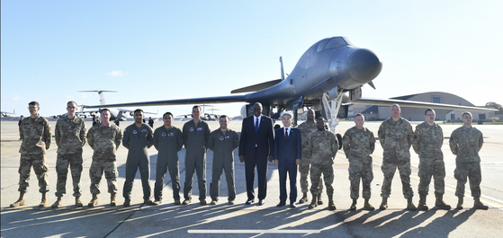 Defense Minister Lee Jong-sup, seventh from right, and his U.S. counterpart Lloyd Austin, eighth from left, pose for a photo against the backdrop of a B-1B strategic bomber at the Joint Base Andrews in Prince George's County, Maryland, on Nov. 3. [YONHAP] 