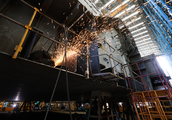 A worker welds ship components at Daewoo Shipbuilding & Marine Engineering's shipyard in Geoje, South Gyeongsang, on July 21. [NEWS1]