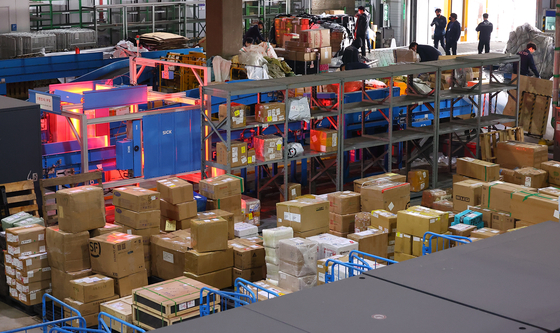 Parcels purchased from cross-border delivery services are stacked at a logistics center in Incheon's Jung District on Monday morning ahead of the Singles' Day in China, the biggest shopping day in the country, which falls on Nov. 11. [YONHAP] 