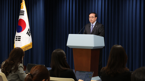 National Security Adviser Kim Sung-han talks to reporters about President Yoon Suk-yeol's six-day trip to attend Asean-related meetings in Cambodia and the G20 in Indonesia, at the presidential office in Yongsan District, central Seoul, Wednesday. [JOINT PRESS CORPS]
