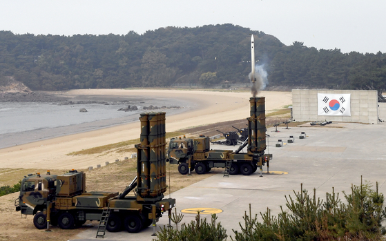  A surface-to-air Cheongung missile developed by the Agency for Defense Development [YONHAP]