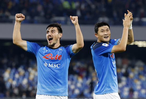Napoli's Kim Min-jae, right, and Eljif Elmas celebrate after beating Empoli 2-0 in a Serie A game at Stadio Diego Armando Maradona in Naples, Italy on Tuesday. With the win, Napoli have now won 10 straight league games and remain undefeated domestically this season.  [REUTERS/YONHAP]