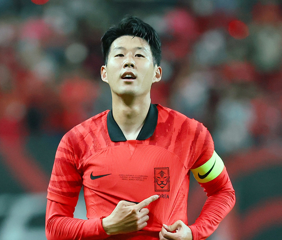 Son Heung-min appears for Korea in a friendly against Cameroon at Seoul World Cup Stadium in western Seoul on Sept. 27. [JOONGANG ILBO]