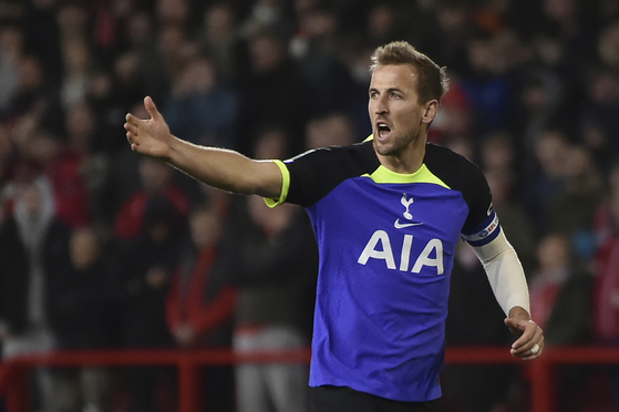 Tottenham's Harry Kane gestures during a Carabao Cup third round match against Nottingham Forest at City Ground in Nottingham, England on Nov. 9.  [AP/YONHAP]